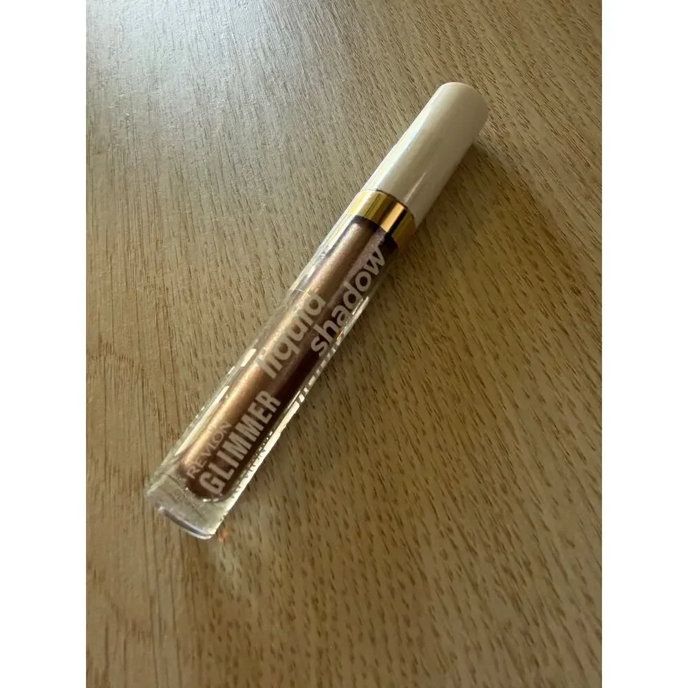$12 New Revlon Glimmer Liquid Shadow - on cloud shine